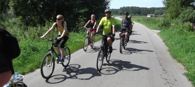 Siedziba zespołu Mazowsze w Otrębusach – wycieczka rowerowa, sobota 7 czerwca